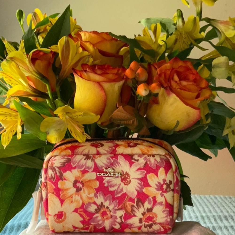 💐 COACH MINI COSMETIC CASE WITH DAISY PRINT 💐 - Picture 14 of 16